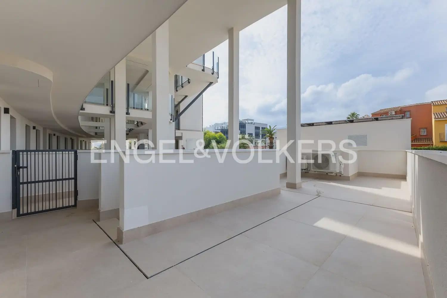 3 soveværelse Strandlejlighed til salg i Denia med swimmingpool garage - € 750.000 (Ref: 10160037)