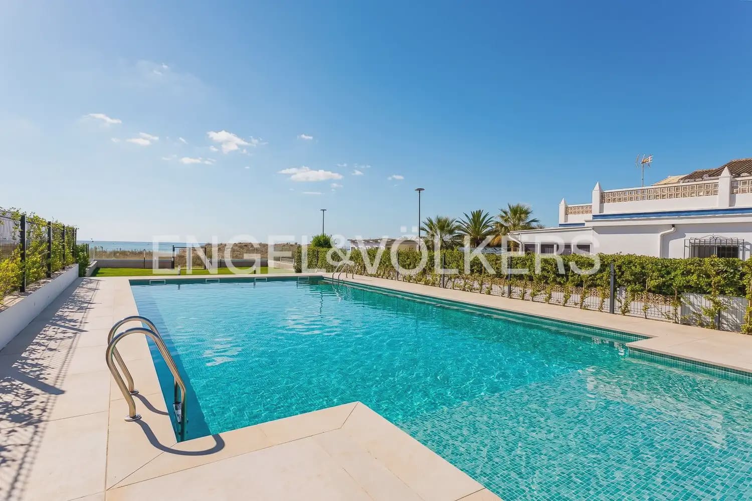 3 soveværelse Strandlejlighed til salg i Denia med swimmingpool garage - € 750.000 (Ref: 10160037)