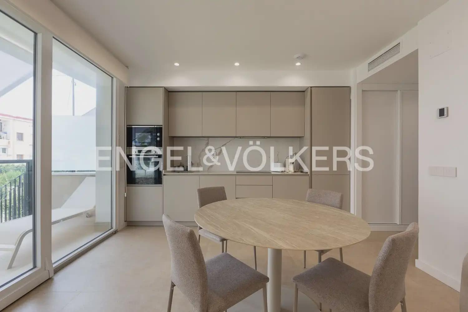 3 soveværelse Strandlejlighed til salg i Denia med swimmingpool garage - € 850.000 (Ref: 10160038)
