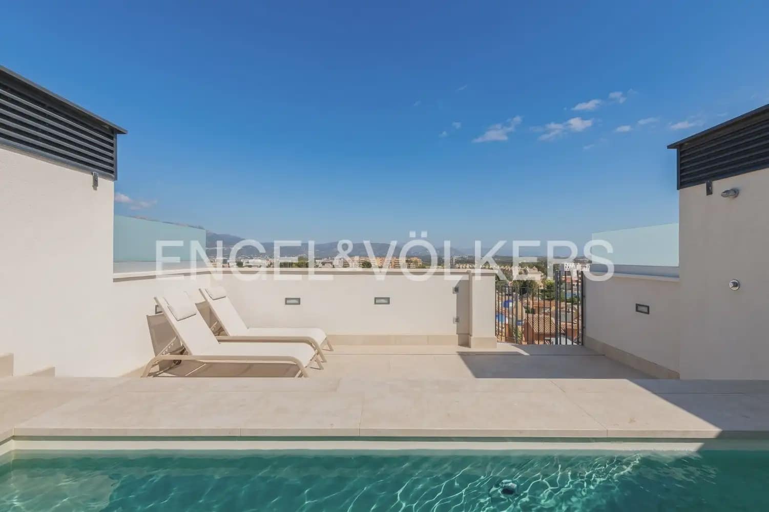 3 soverom Penthouse til salgs i Denia med svømmebasseng garasje - € 1 490 000 (Ref: 10160042)