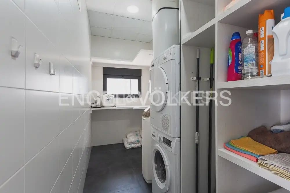 5 bedroom Villa for sale in Torrent with pool garage - € 995,000 (Ref: 10160043)