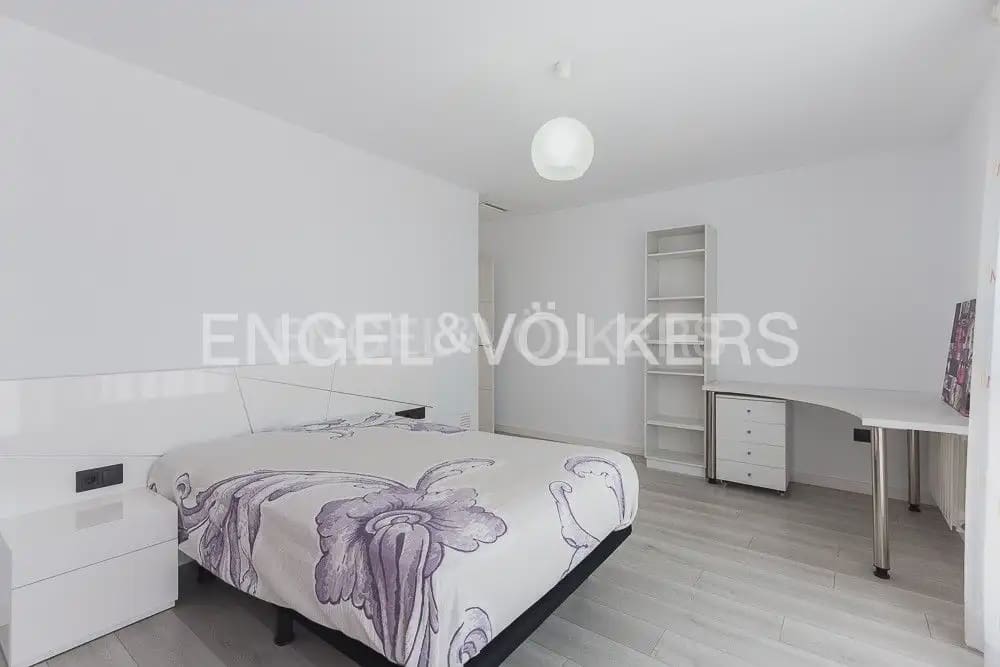 5 bedroom Villa for sale in Torrent with pool garage - € 995,000 (Ref: 10160043)