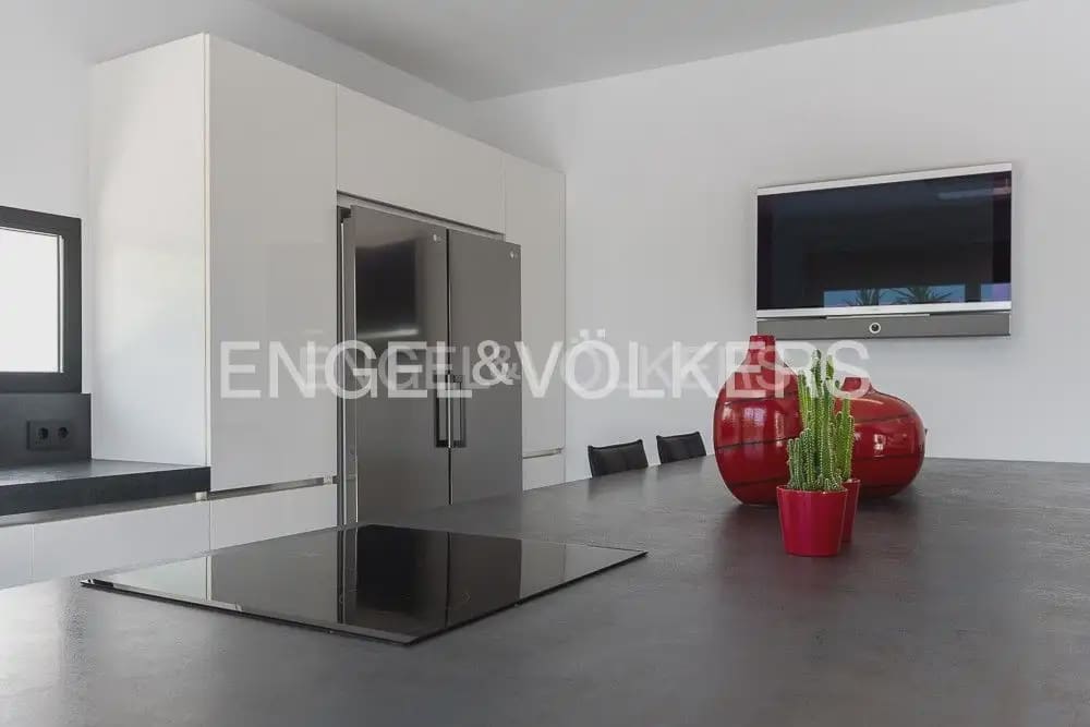 5 bedroom Villa for sale in Torrent with pool garage - € 995,000 (Ref: 10160043)