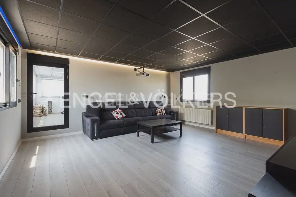5 bedroom Villa for sale in Torrent with pool garage - € 995,000 (Ref: 10160043)
