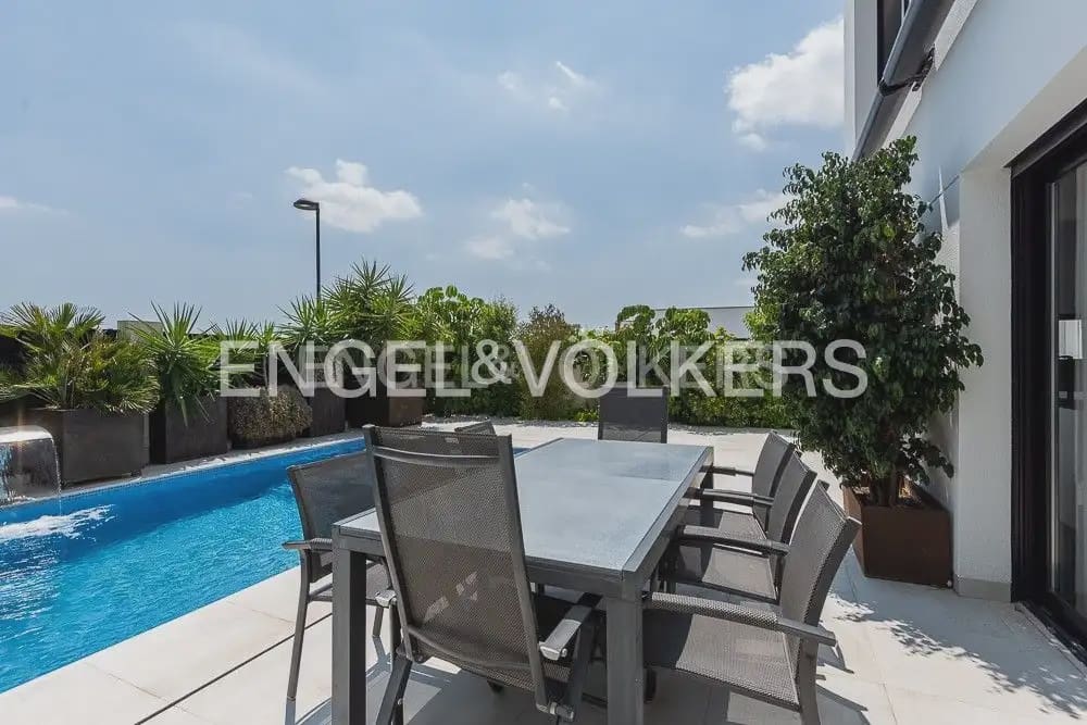 5 bedroom Villa for sale in Torrent with pool garage - € 995,000 (Ref: 10160043)