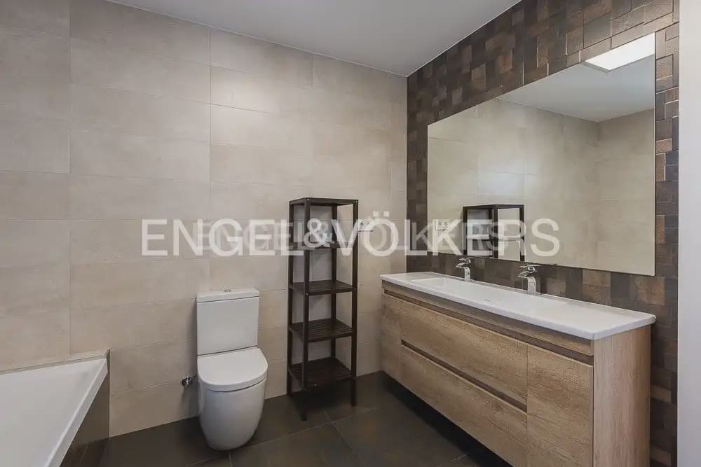 5 bedroom Villa for sale in Torrent with pool garage - € 995,000 (Ref: 10160043)