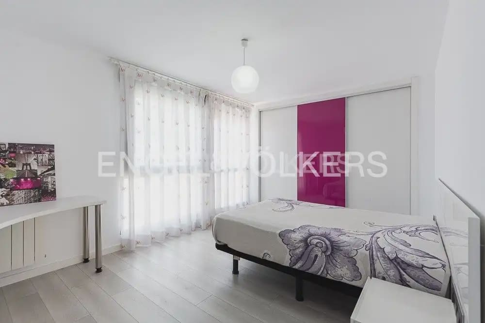 5 bedroom Villa for sale in Torrent with pool garage - € 995,000 (Ref: 10160043)
