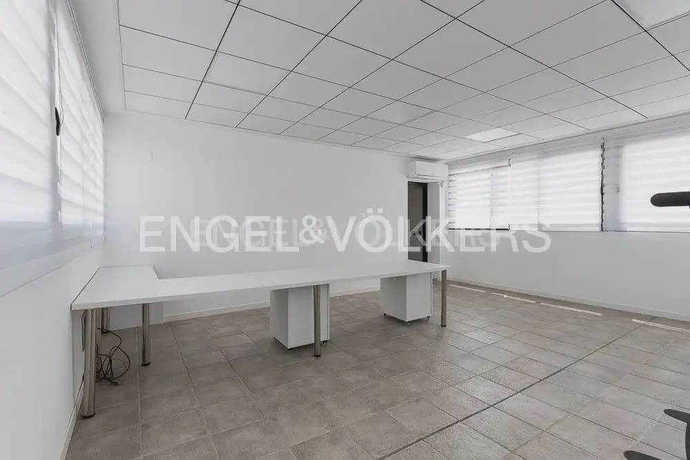 5 bedroom Villa for sale in Torrent with pool garage - € 995,000 (Ref: 10160043)