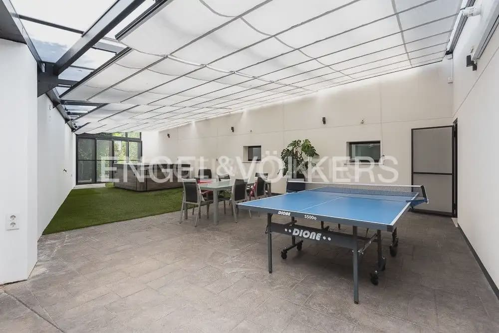 5 bedroom Villa for sale in Torrent with pool garage - € 995,000 (Ref: 10160043)