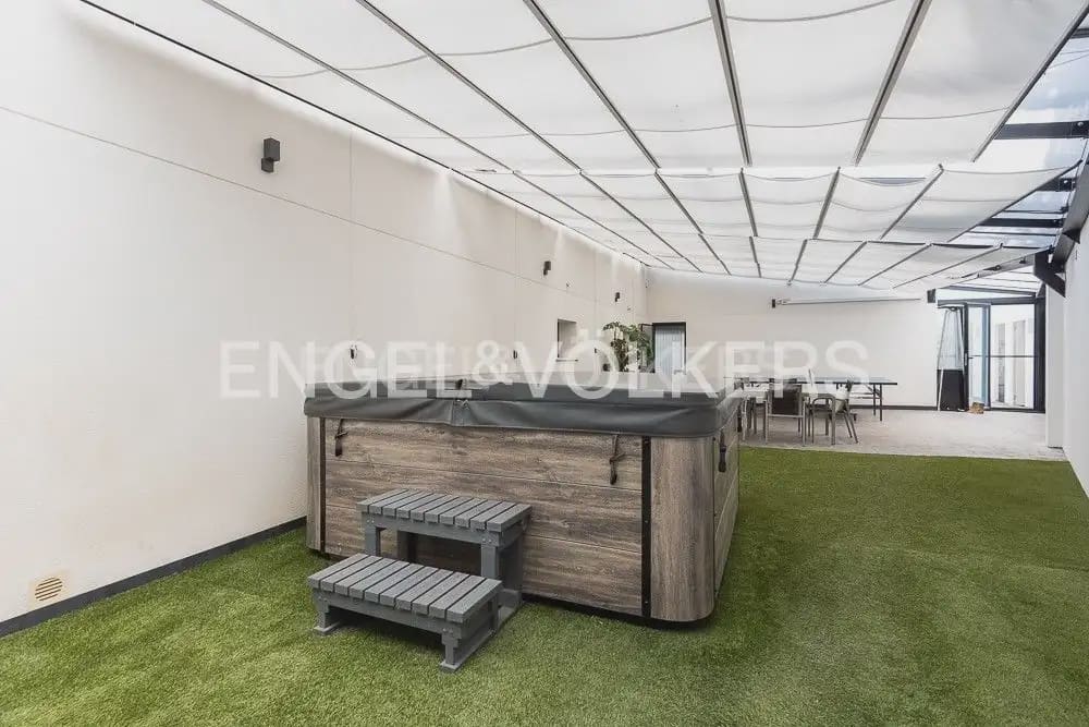 5 bedroom Villa for sale in Torrent with pool garage - € 995,000 (Ref: 10160043)