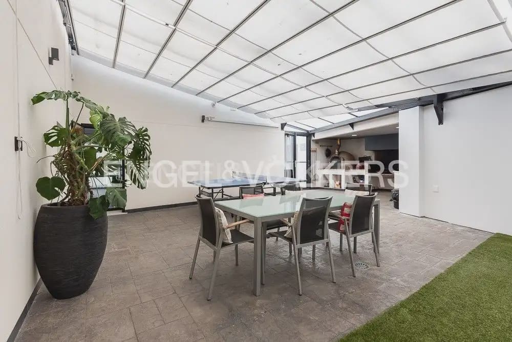 5 bedroom Villa for sale in Torrent with pool garage - € 995,000 (Ref: 10160043)