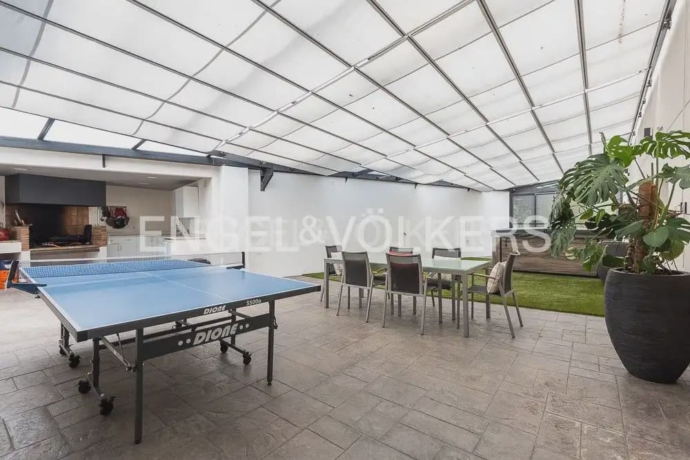 5 bedroom Villa for sale in Torrent with pool garage - € 995,000 (Ref: 10160043)