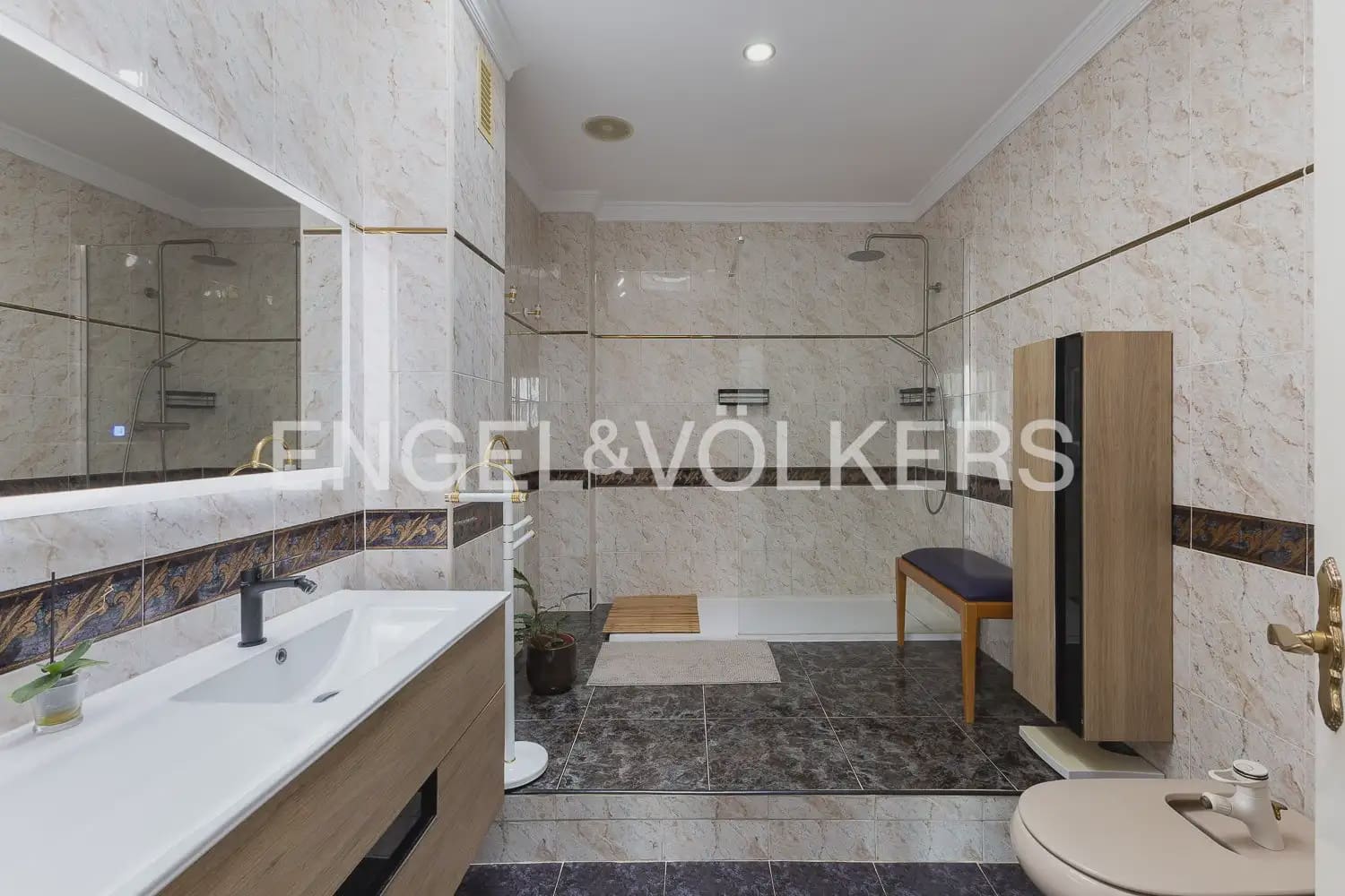 4 bedroom Townhouse for sale in Albal with garage - € 490,000 (Ref: 10160044)