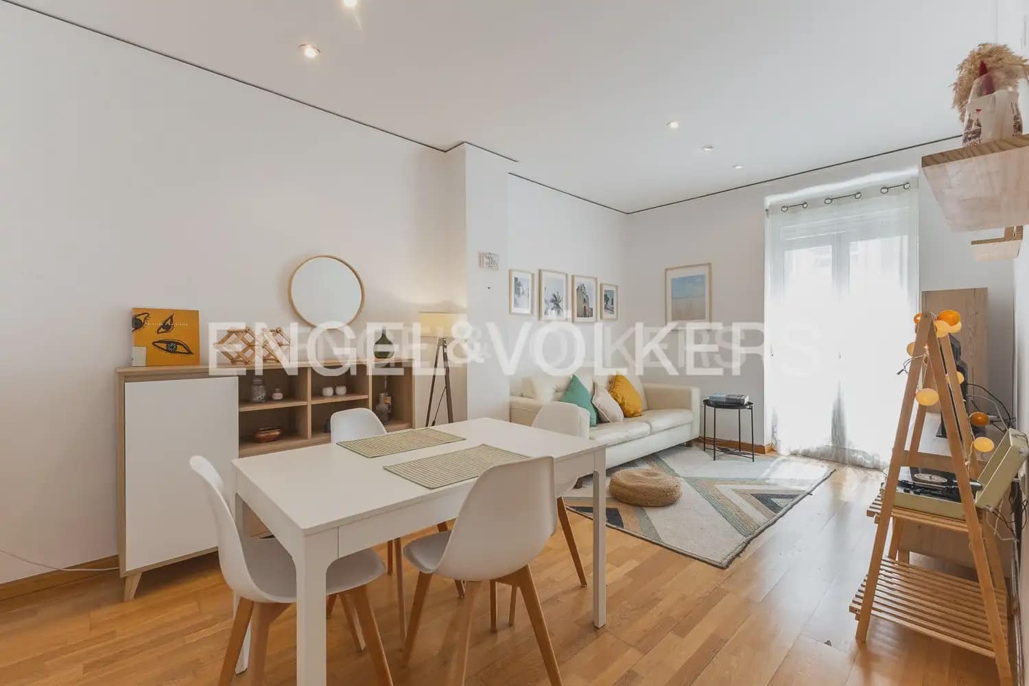 2 sypialnia Mieszkanie do wynajęcia w Miasto Walencja - 1 500 € (Ref: 10163301)