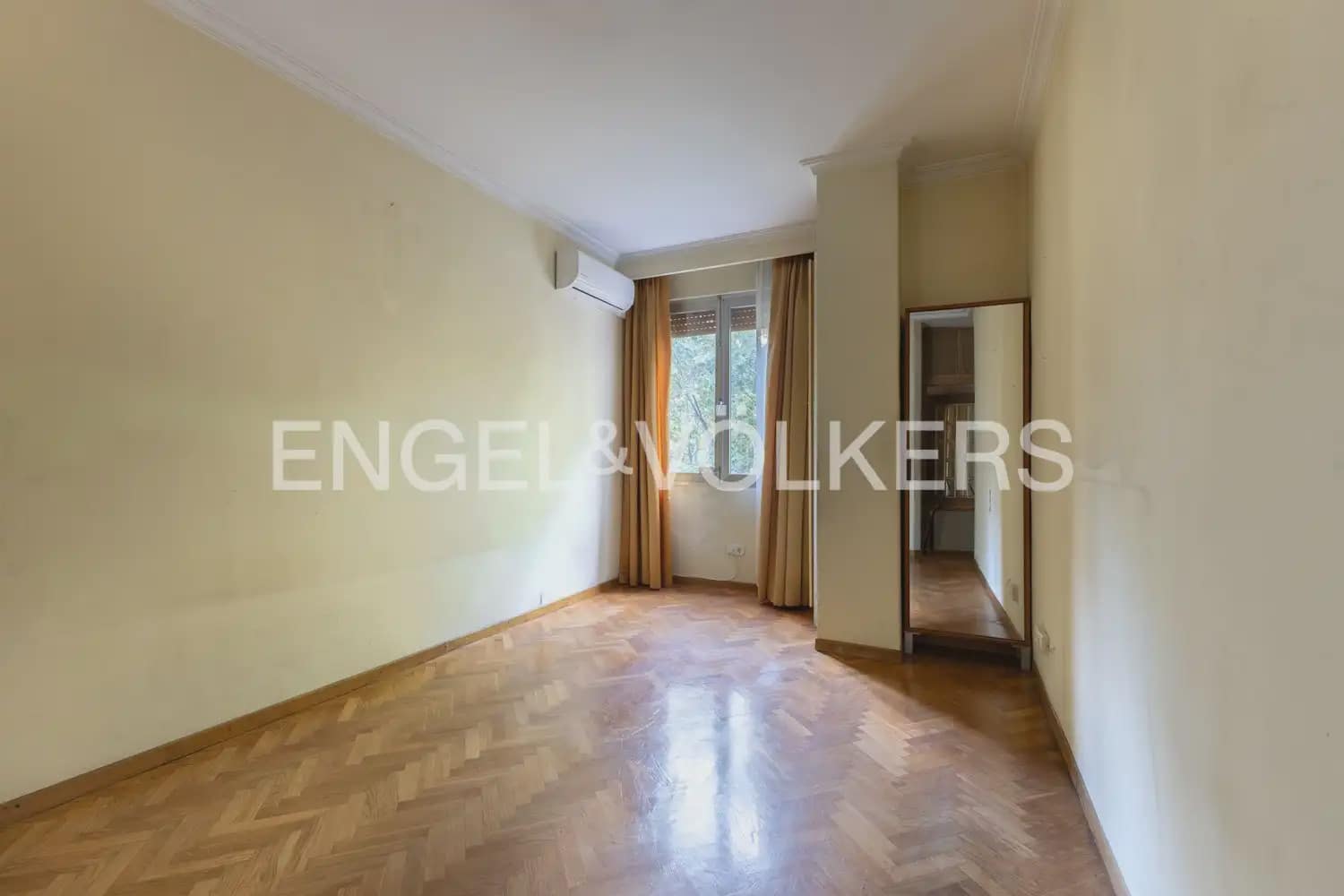 Piso de 4 habitaciones en València ciudad en venta - 1.100.000 € (Ref: 10163591)