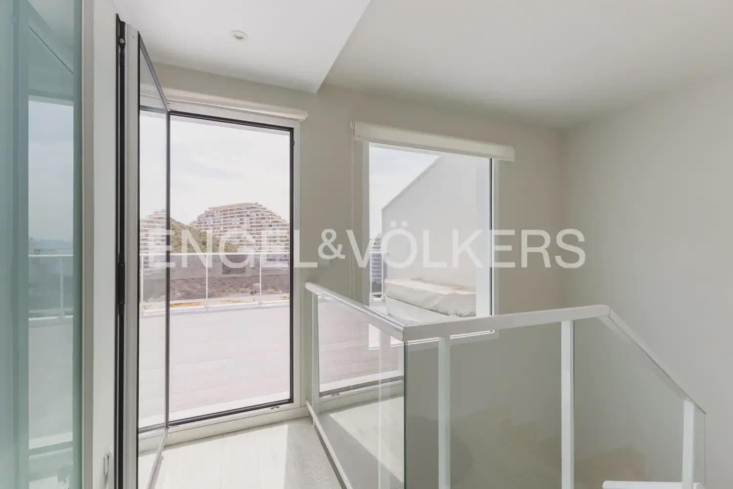 4 sypialnia Dom szeregowy na sprzedaż w Cullera z basenem garażem - 520 000 € (Ref: 10163594)
