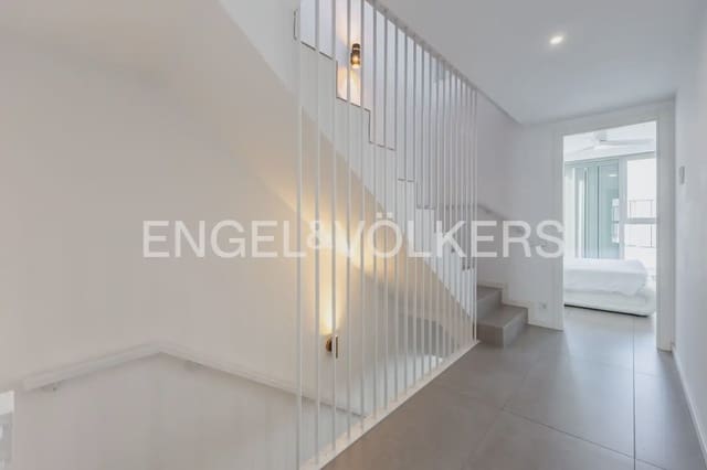 3 soveværelse Rækkehus til salg i La Fonteta S.lluis, Valencia by med garage - € 975.000 (Ref: 10163596)