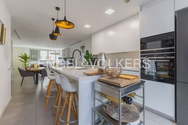 3 soveværelse Rækkehus til salg i La Fonteta S.lluis, Valencia by med garage - € 975.000 (Ref: 10163596)