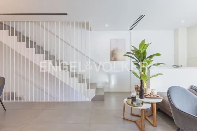 3 soveværelse Rækkehus til salg i La Fonteta S.lluis, Valencia by med garage - € 975.000 (Ref: 10163596)