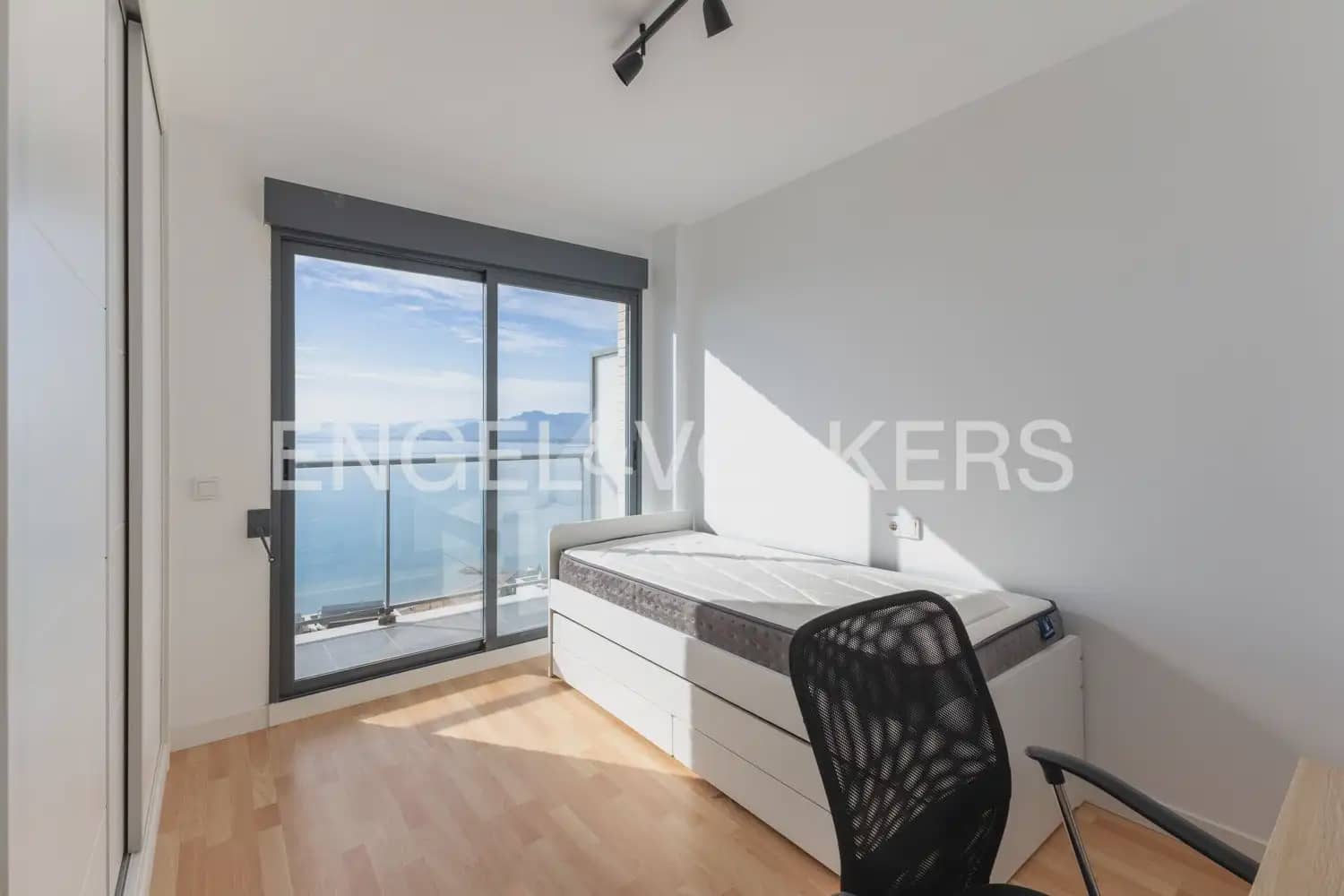 3 bedroom Flat for rent in Cullera with pool garage - € 2,400 (Ref: 10165232)