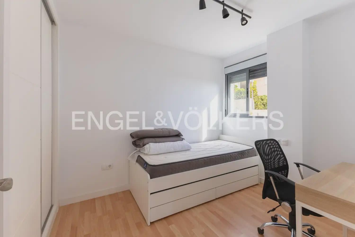 3 bedroom Flat for rent in Cullera with pool garage - € 2,400 (Ref: 10165232)