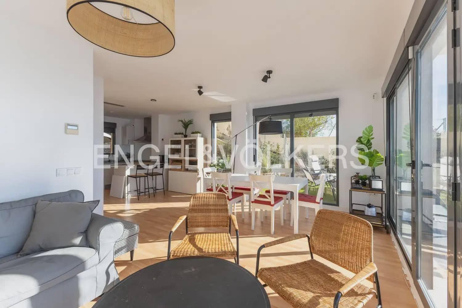 3 bedroom Flat for rent in Cullera with pool garage - € 2,400 (Ref: 10165232)
