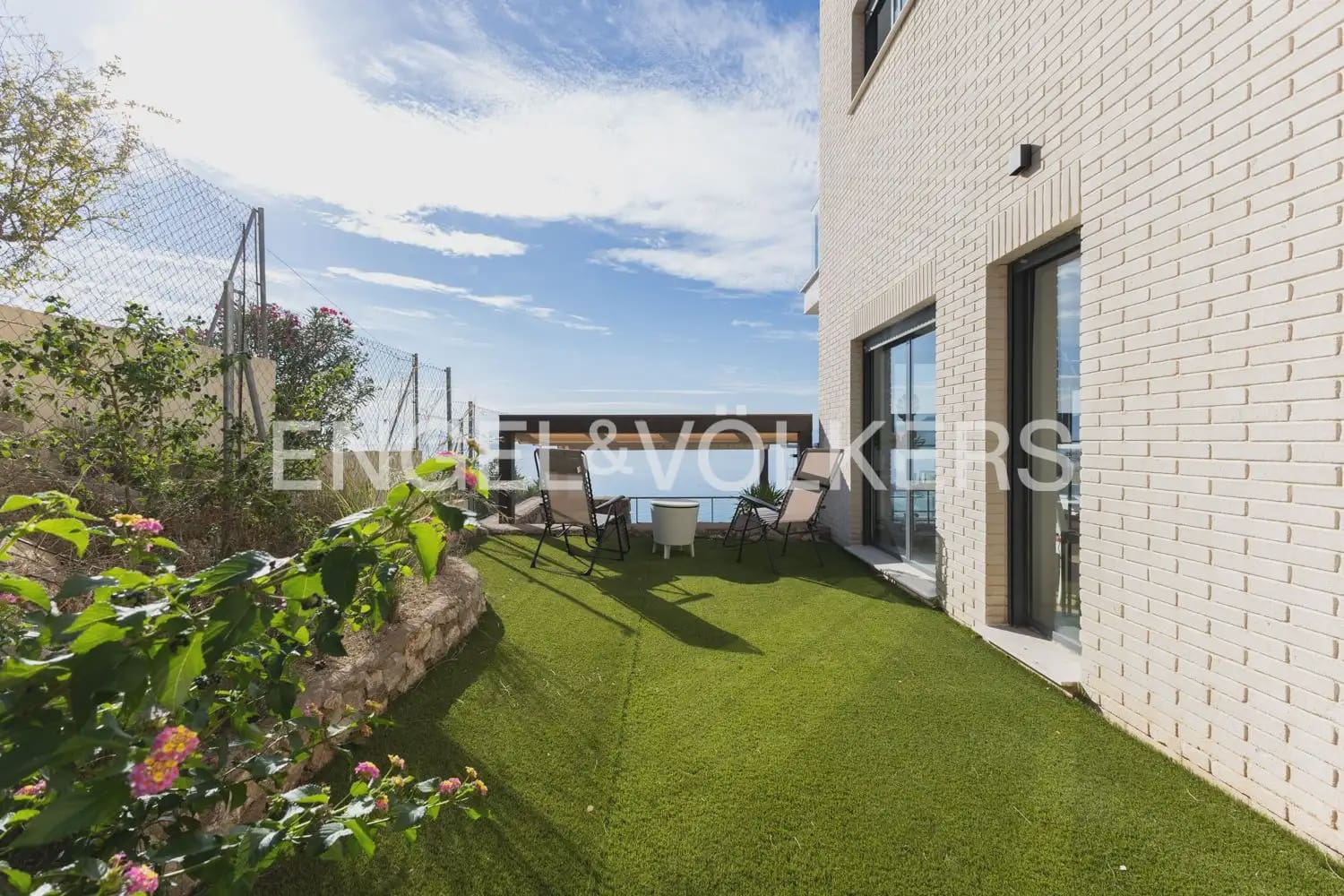 3 bedroom Flat for rent in Cullera with pool garage - € 2,400 (Ref: 10165232)