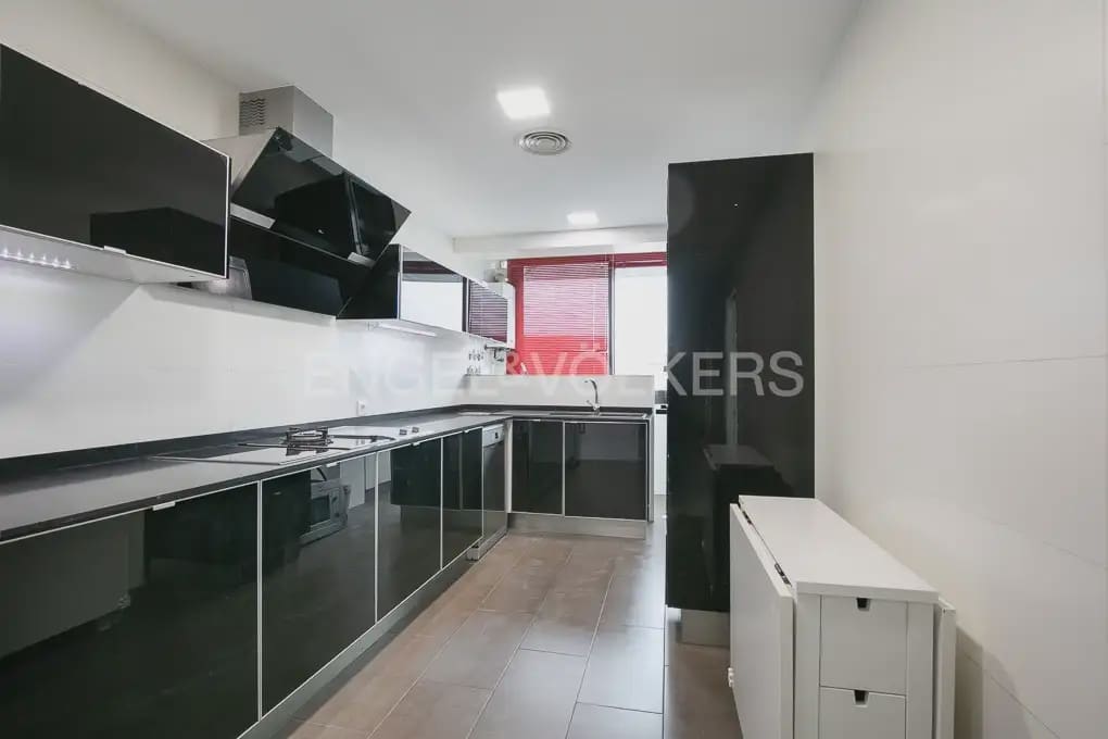 3 soveværelse Lejlighed til leje i Valencia by - € 1.800 (Ref: 10165233)