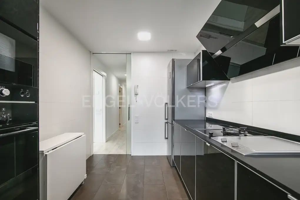 3 soveværelse Lejlighed til leje i Valencia by - € 1.800 (Ref: 10165233)