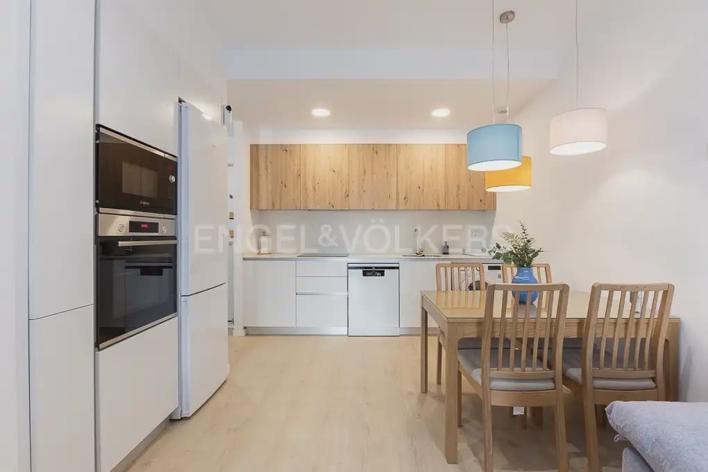 1 soveværelse Lejlighed til leje i Valencia by med garage - € 1.400 (Ref: 10165511)