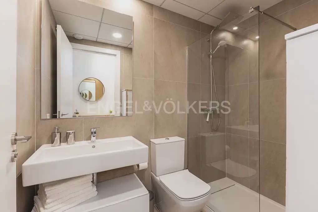 1 soveværelse Lejlighed til leje i Valencia by med garage - € 1.400 (Ref: 10165511)