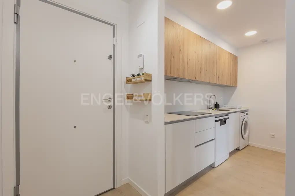 1 soveværelse Lejlighed til leje i Valencia by med garage - € 1.400 (Ref: 10165511)