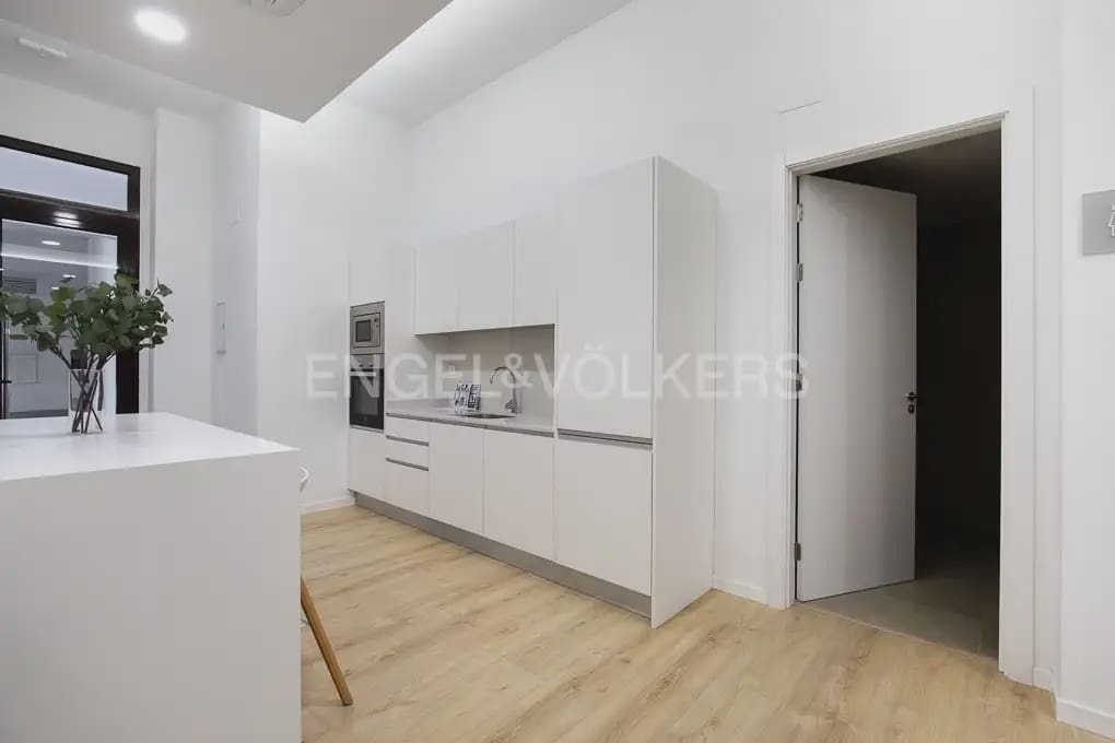 1 soveværelse Lejlighed til leje i Valencia by med garage - € 1.400 (Ref: 10165511)