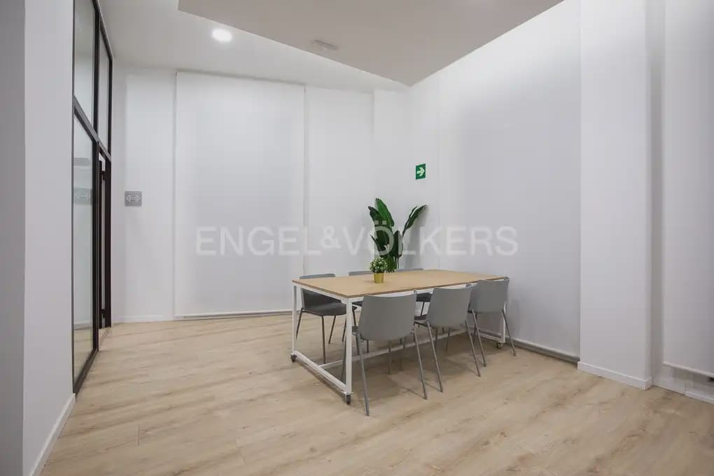 1 soveværelse Lejlighed til leje i Valencia by med garage - € 1.400 (Ref: 10165511)