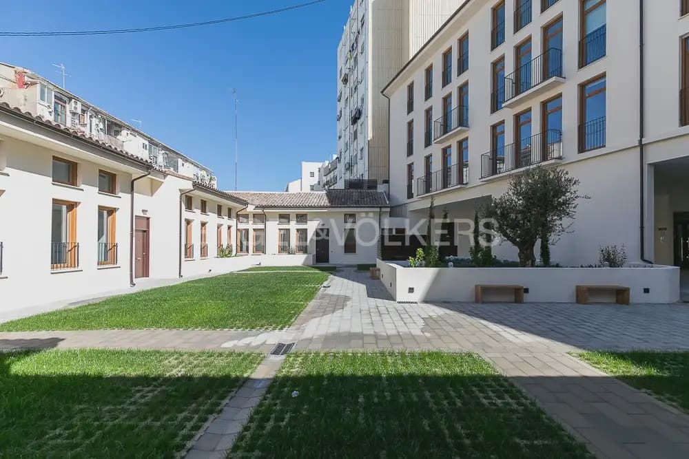 1 soveværelse Lejlighed til leje i Valencia by med garage - € 1.400 (Ref: 10165511)