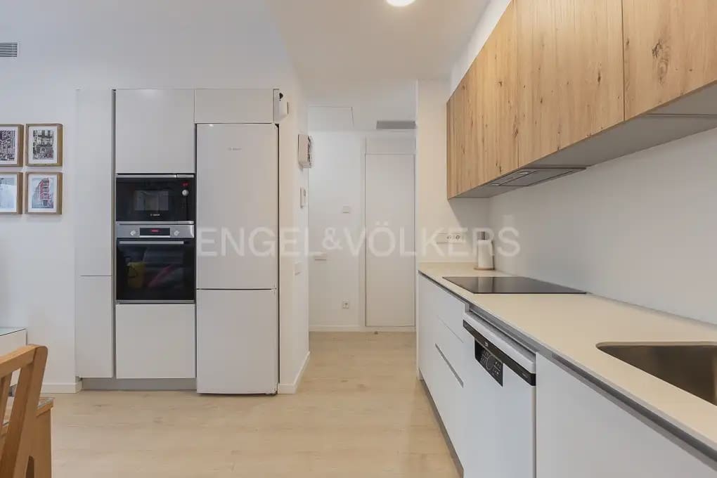 1 soveværelse Lejlighed til leje i Valencia by med garage - € 1.400 (Ref: 10165511)