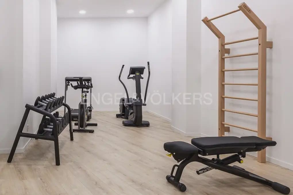 1 soveværelse Lejlighed til leje i Valencia by med garage - € 1.400 (Ref: 10165511)