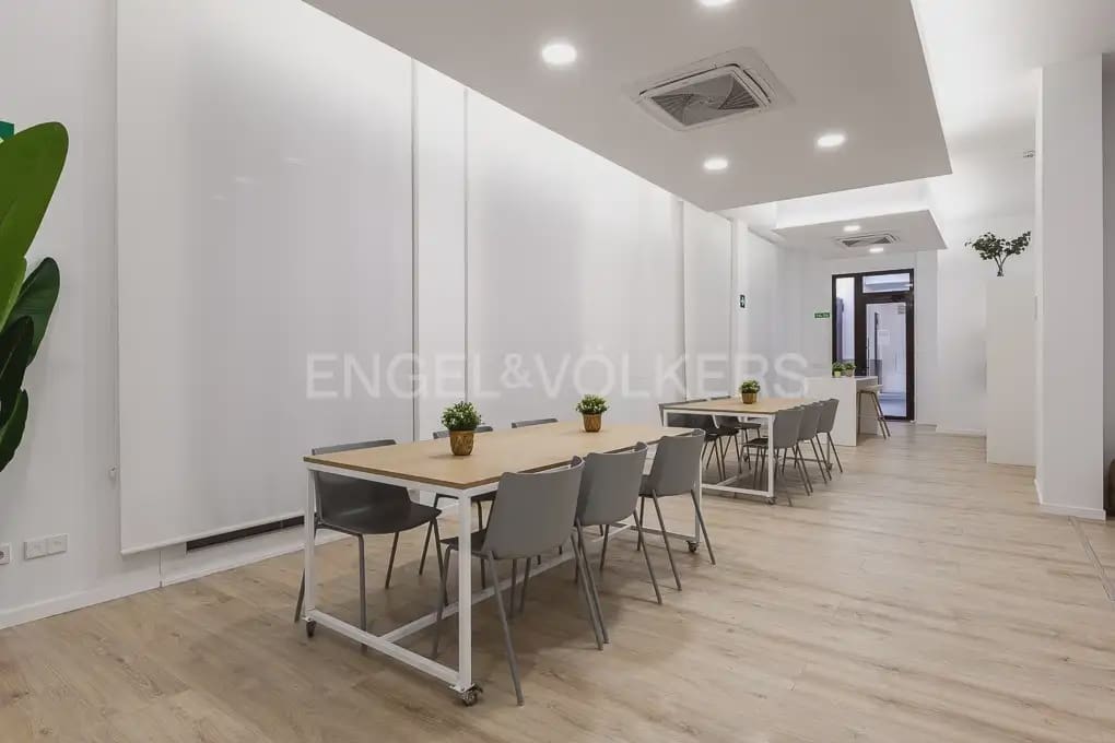 1 soveværelse Lejlighed til leje i Valencia by med garage - € 1.400 (Ref: 10165511)