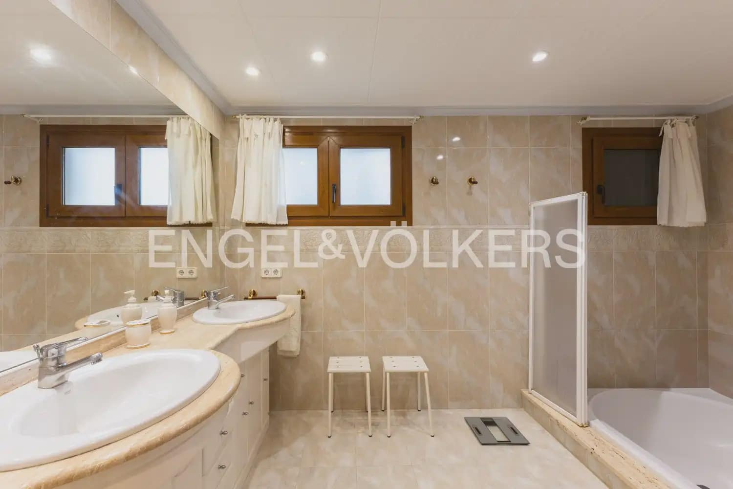 4 bedroom Villa for sale in Alcala de Xivert with pool garage - € 1,100,000 (Ref: 10165515)