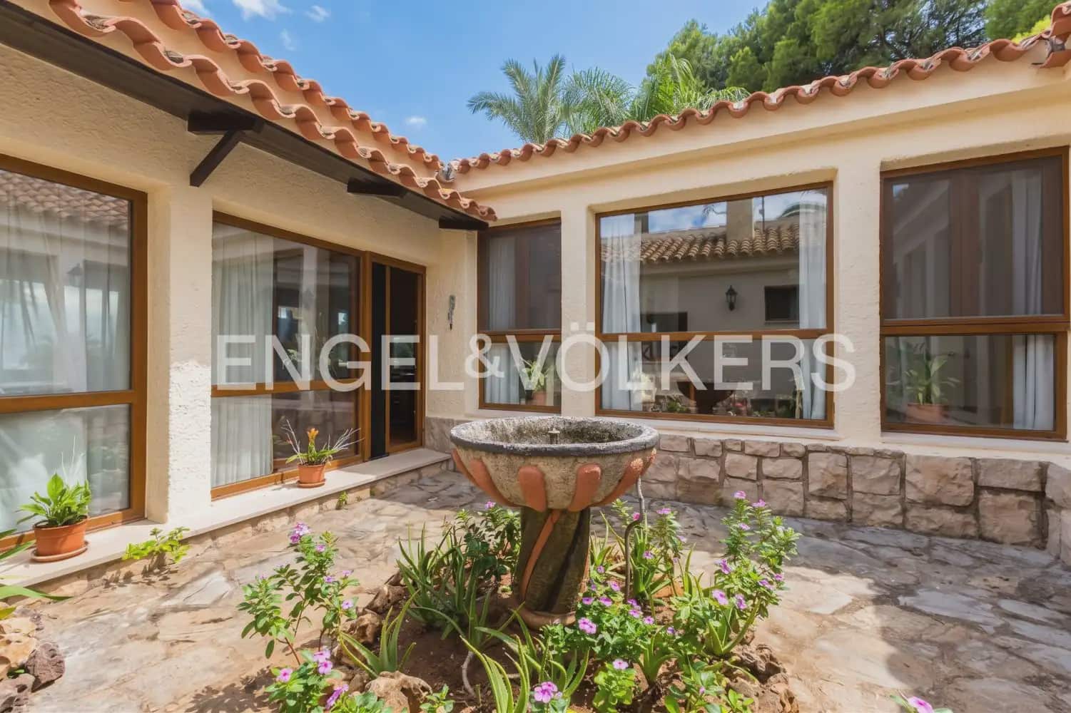 4 bedroom Villa for sale in Alcala de Xivert with pool garage - € 1,100,000 (Ref: 10165515)