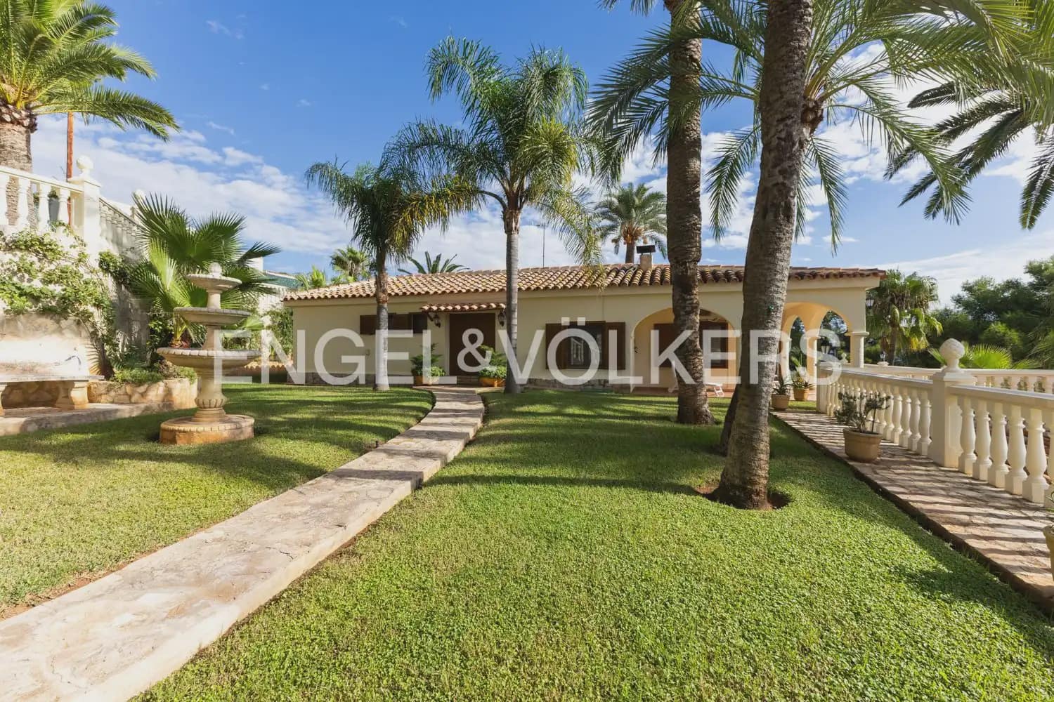4 bedroom Villa for sale in Alcala de Xivert with pool garage - € 1,100,000 (Ref: 10165515)