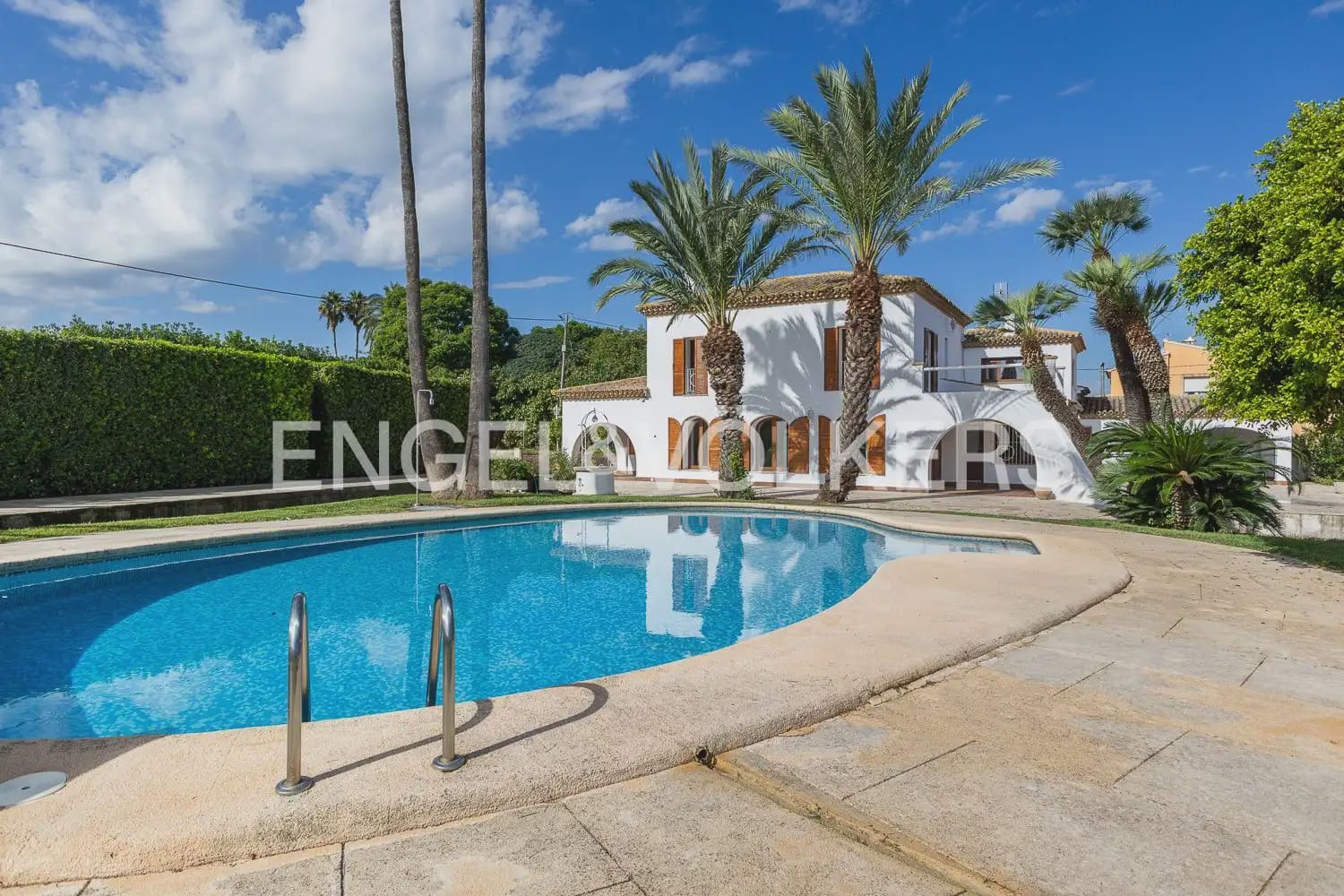 Villa/Maison de 6 chambres à louer à Pedreguer avec piscine garage - 3 700 € (Ref: 10165516)