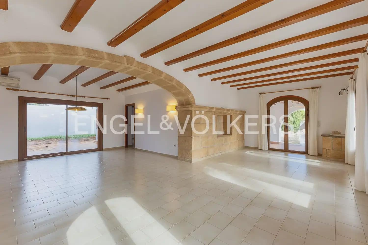 Villa/Maison de 6 chambres à louer à Pedreguer avec piscine garage - 3 700 € (Ref: 10165516)