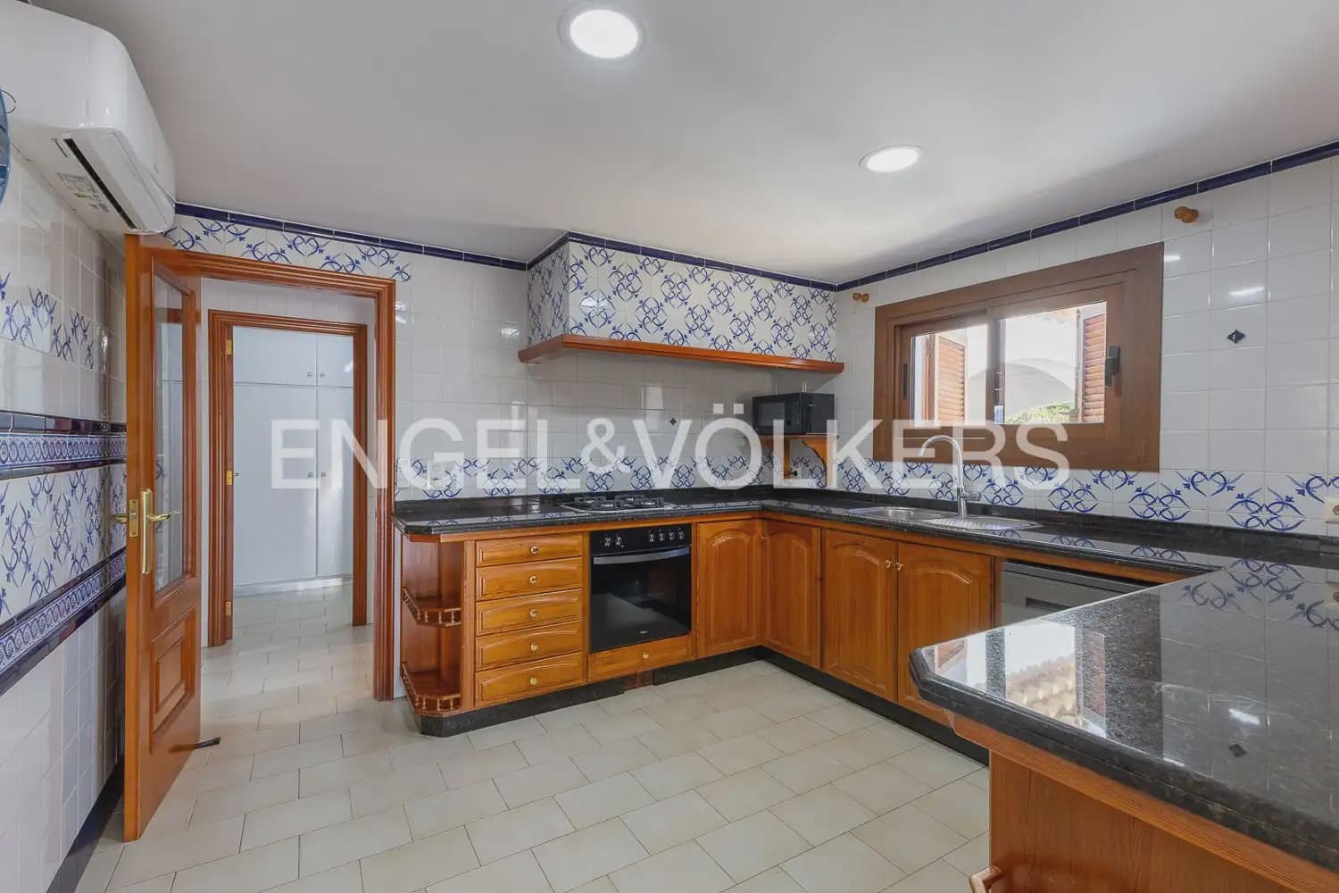 Villa/Maison de 6 chambres à louer à Pedreguer avec piscine garage - 3 700 € (Ref: 10165516)