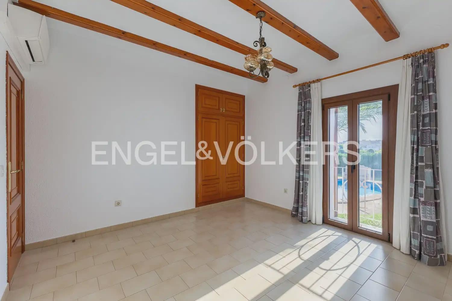 Villa/Maison de 6 chambres à louer à Pedreguer avec piscine garage - 3 700 € (Ref: 10165516)