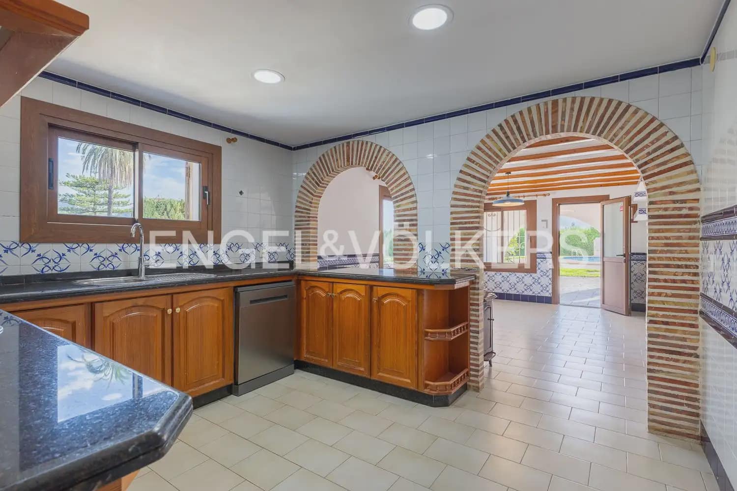 Villa/Maison de 6 chambres à louer à Pedreguer avec piscine garage - 3 700 € (Ref: 10165516)
