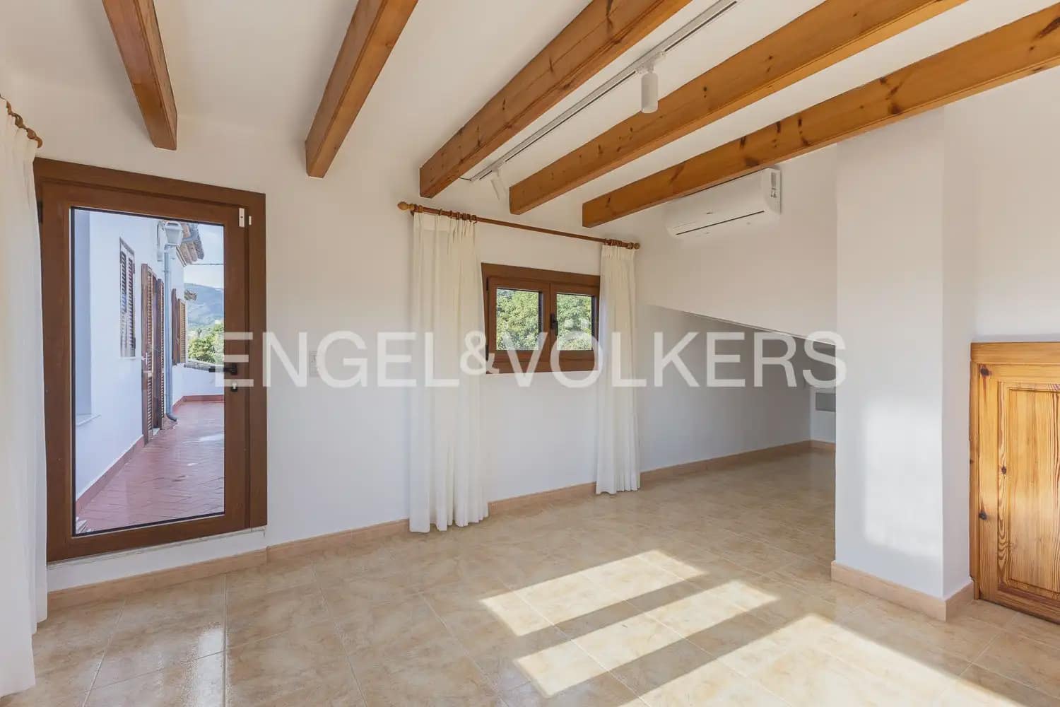 Villa/Maison de 6 chambres à louer à Pedreguer avec piscine garage - 3 700 € (Ref: 10165516)