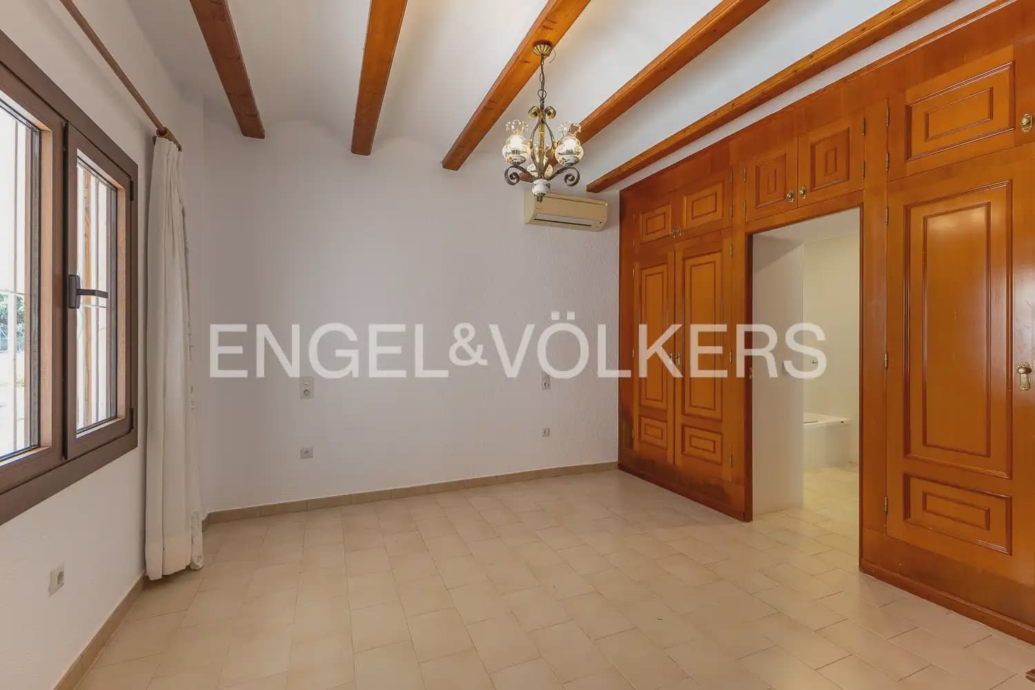 Villa/Maison de 6 chambres à louer à Pedreguer avec piscine garage - 3 700 € (Ref: 10165516)