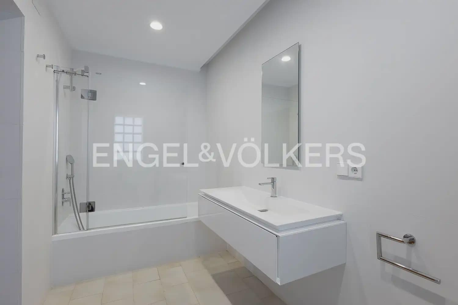 Villa/Maison de 6 chambres à louer à Pedreguer avec piscine garage - 3 700 € (Ref: 10165516)