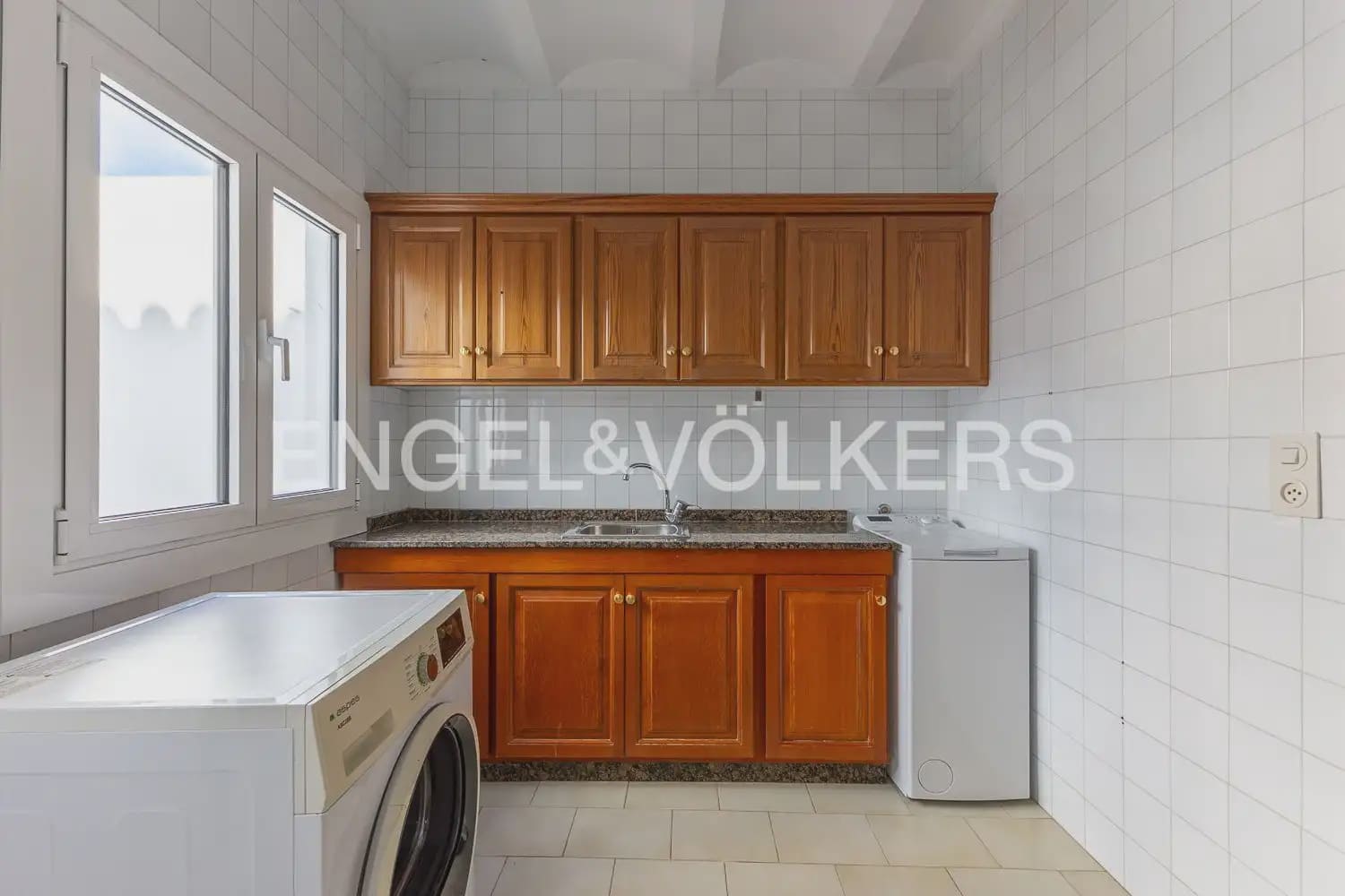 Villa/Maison de 6 chambres à louer à Pedreguer avec piscine garage - 3 700 € (Ref: 10165516)